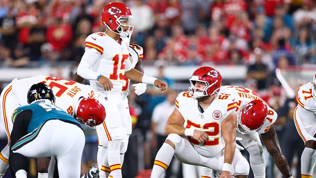 Creed Humphrey turns back to Patrick Mahomes