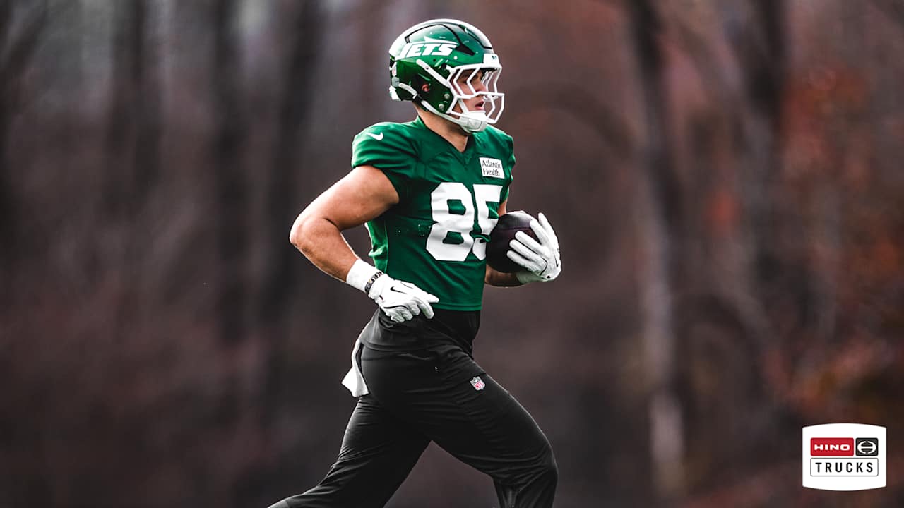 Jets Practice on Brisk Day at One Jets Drive