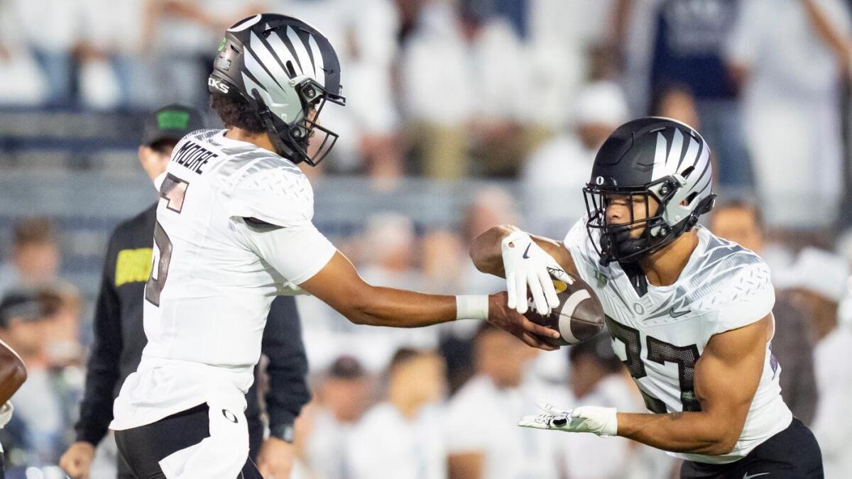 Oregon vs. Minnesota odds, line, picks: Friday college football picks from 10,000 simulations