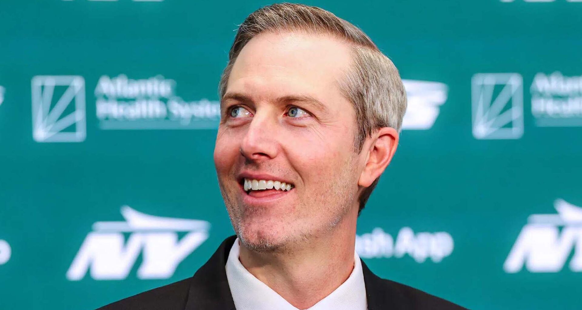 The bridge quarterback the NY Jets should call about