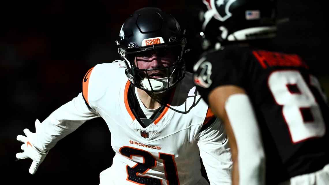 Riley Moss works to fight off dreaded red dot