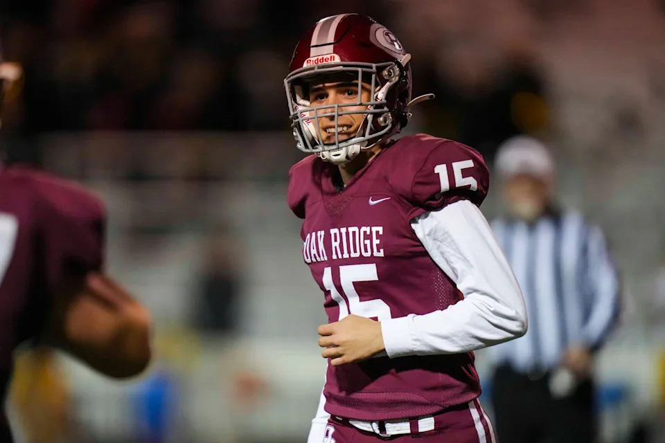 Oak Ridge's Eli Pearson (15) smiles after making a field goal before half-time during a TSSAA football play-off game between Oak Ridge and Science Hill in Oak Ridge, Tenn., on Nov. 6, 2025.