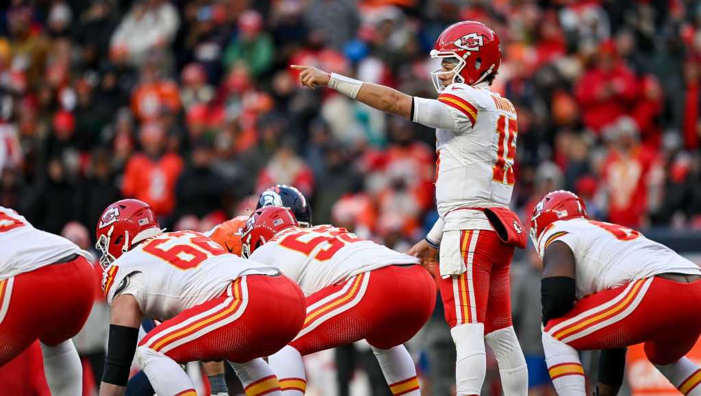 Chiefs chasing Broncos in AFC West twist
