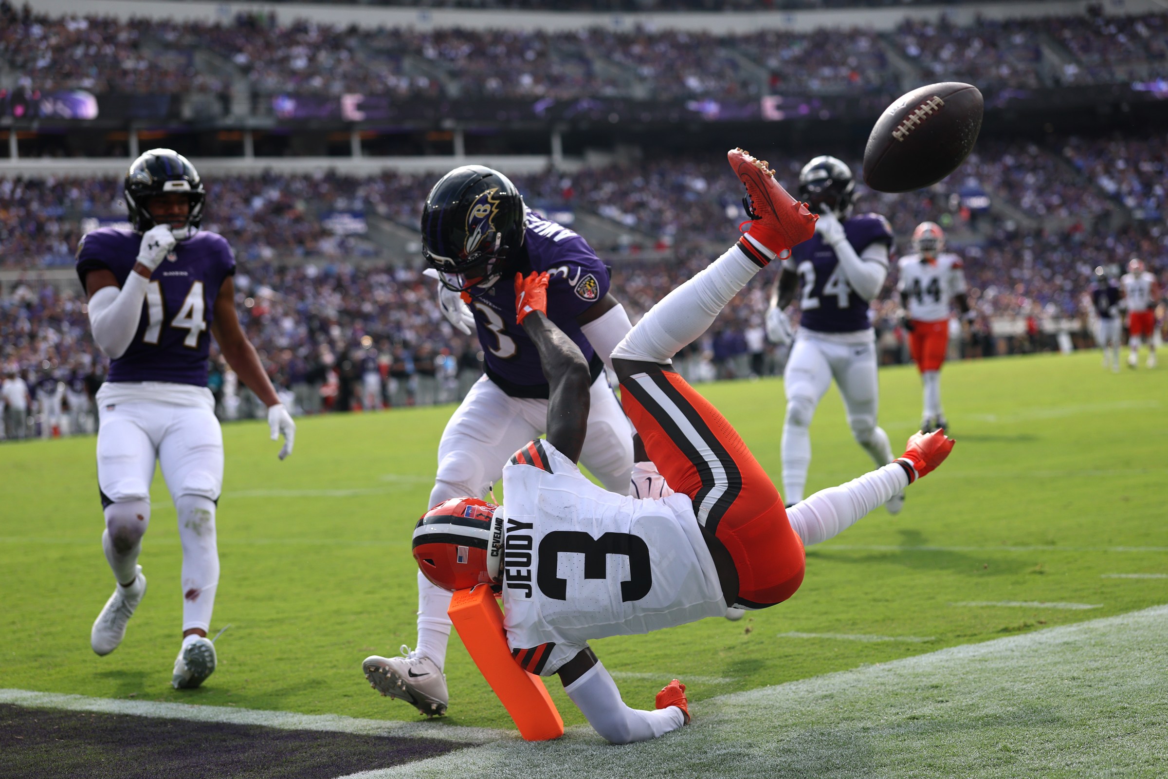BALTIMORE, MARYLAND - SEPTEMBER 14: Jerry Jeudy #3 of the Cleveland Browns falls into the end zone after a missed catch during the game against the Baltimore Ravens at M&T Bank Stadium on September 14, 2025 in Baltimore, Maryland. (Photo by Ishika Samant/Getty Images)
