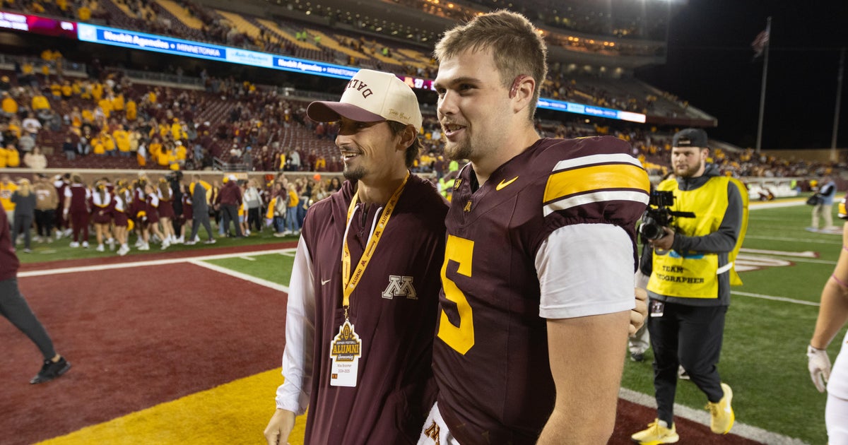 Vikings QB Max Brosmer continues to mentor former teammate, Gophers QB Drake Lindsey