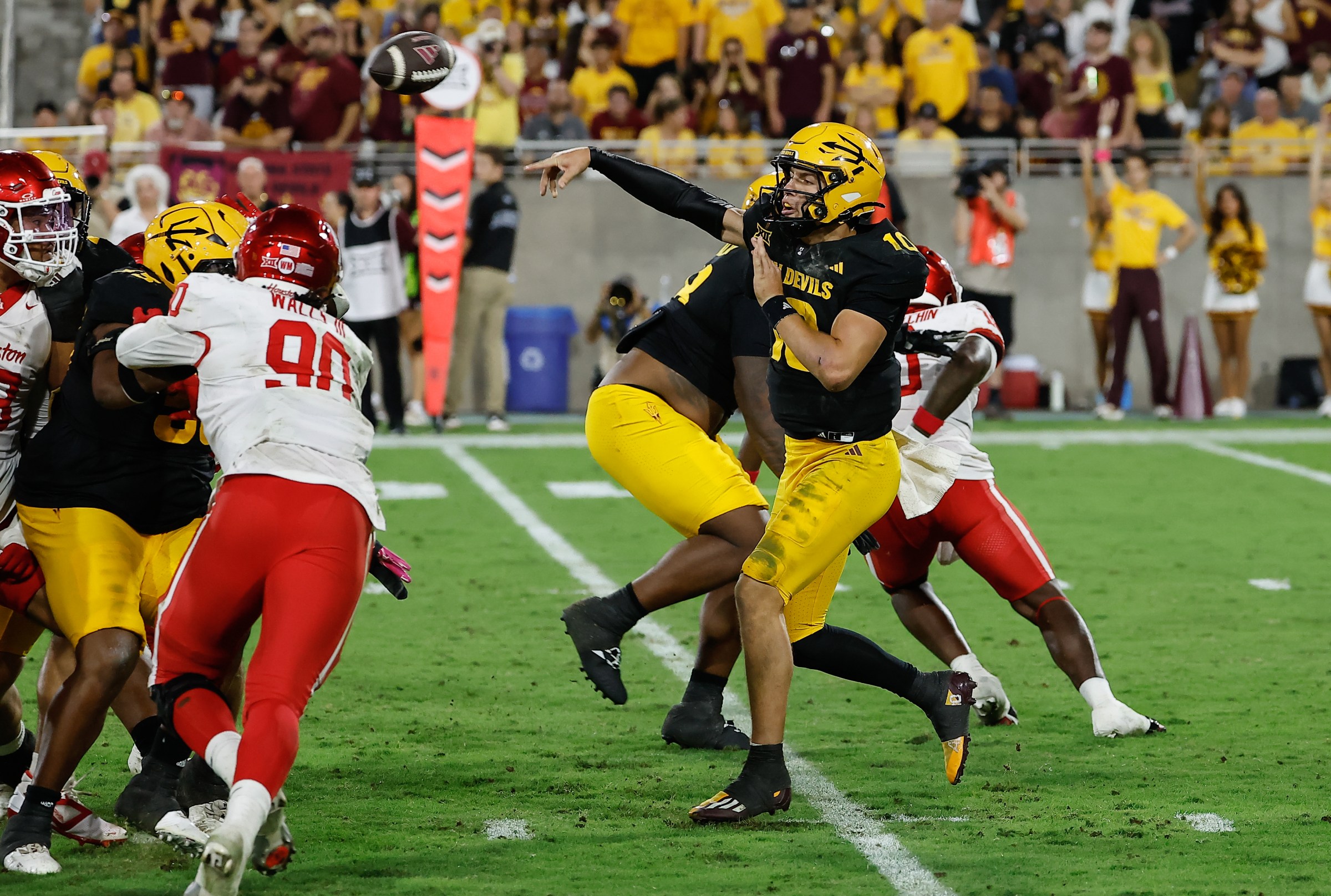 Sam Leavitt (10) (Photo by Kevin Abele/Icon Sportswire via Getty Images)