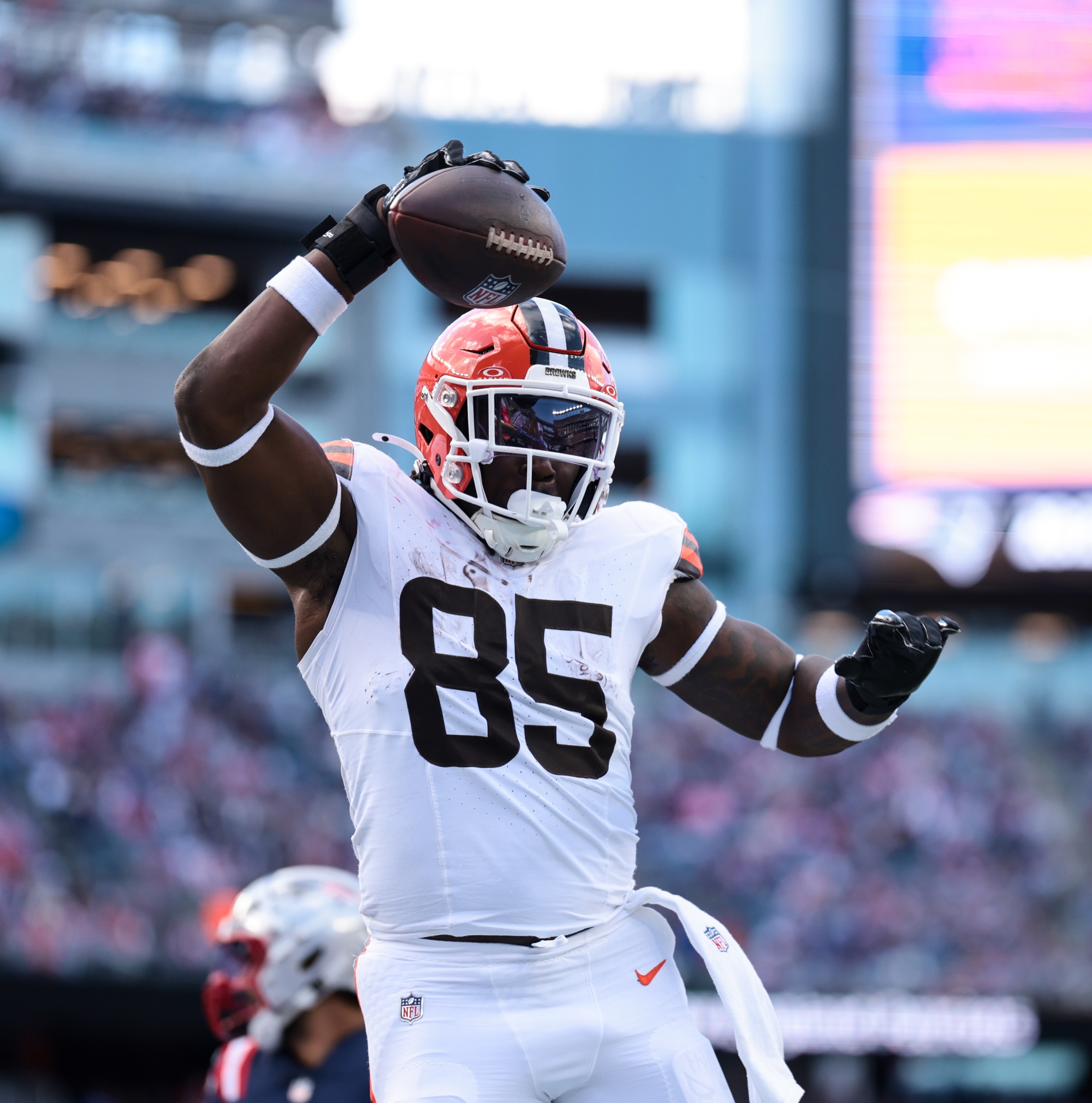 David Njoku excited to still be with the Browns