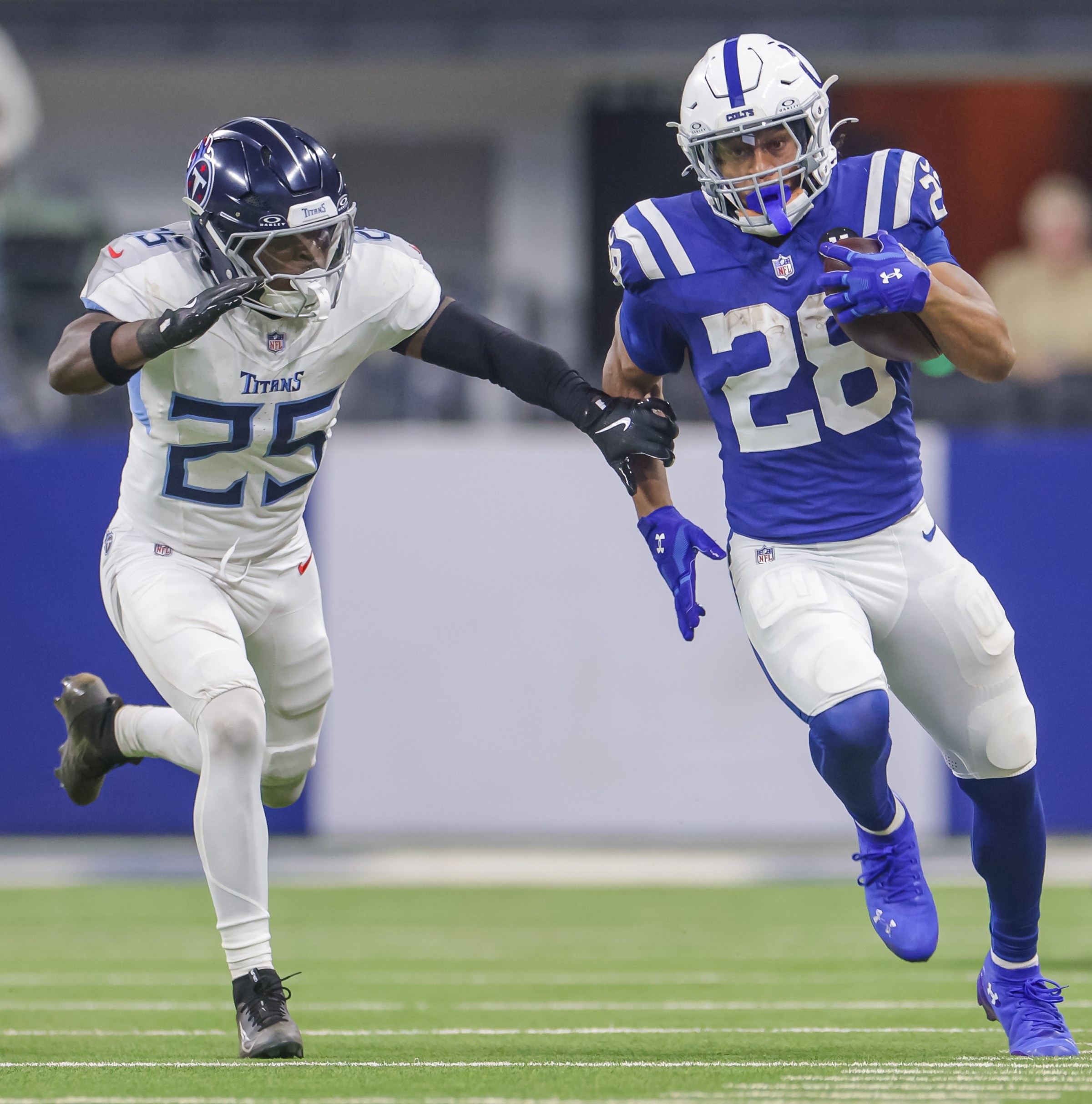 INDIANAPOLIS, INDIANA - OCTOBER 26: Jonathan Taylor #28 of the Indianapolis Colts runs the ball during the NFL 2025 game between Tennessee Titans and Indianapolis Colts at Lucas Oil Stadium on October 26, 2025 in Indianapolis, Indiana. (Photo by Michael Hickey/Getty Images)