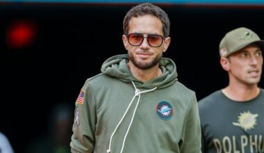 Did Mike McDaniel troll Bills fans after win? Dolphins coach responds to viral photo