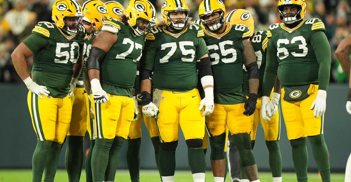 The Packers’ offensive line got big. It hasn’t worked.