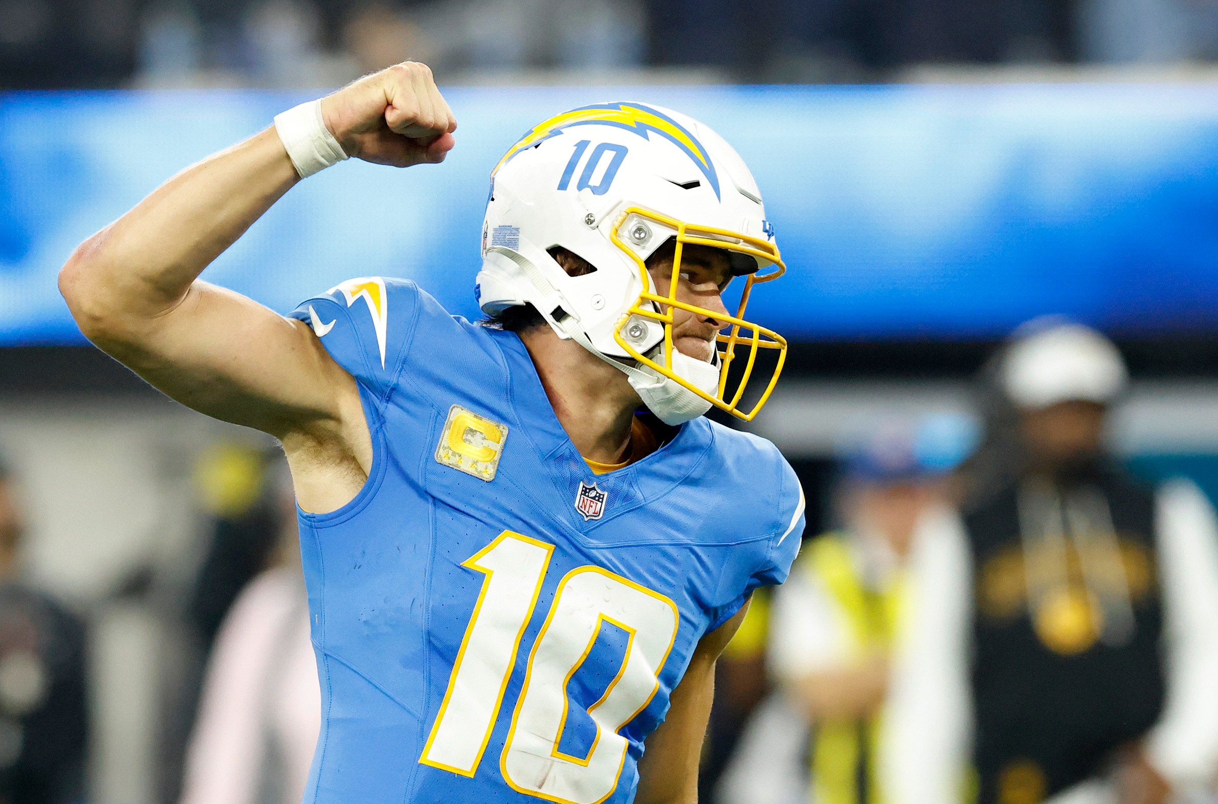 INGLEWOOD, CALIFORNIA - NOVEMBER 09: Justin Herbert #10 of the Los Angeles Chargers celebrates a fourth quarter touchdown against the Pittsburgh Steelers at SoFi Stadium on November 09, 2025 in Inglewood, California. (Photo by Ronald Martinez/Getty Images)