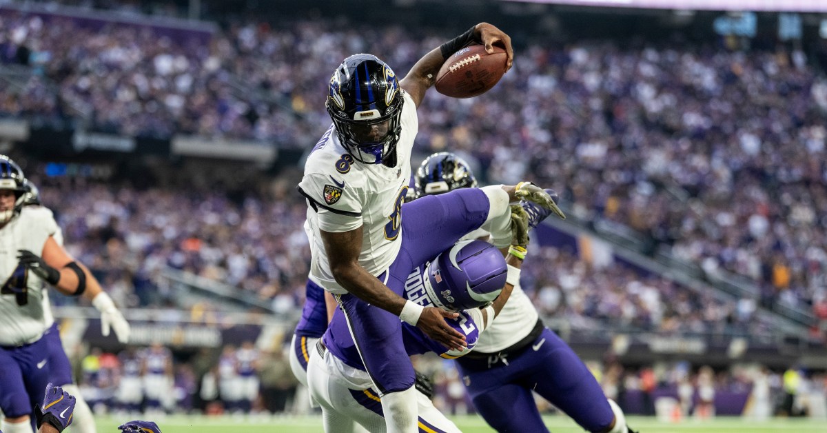 Ravens QB Lamar Jackson misses practice with knee injury