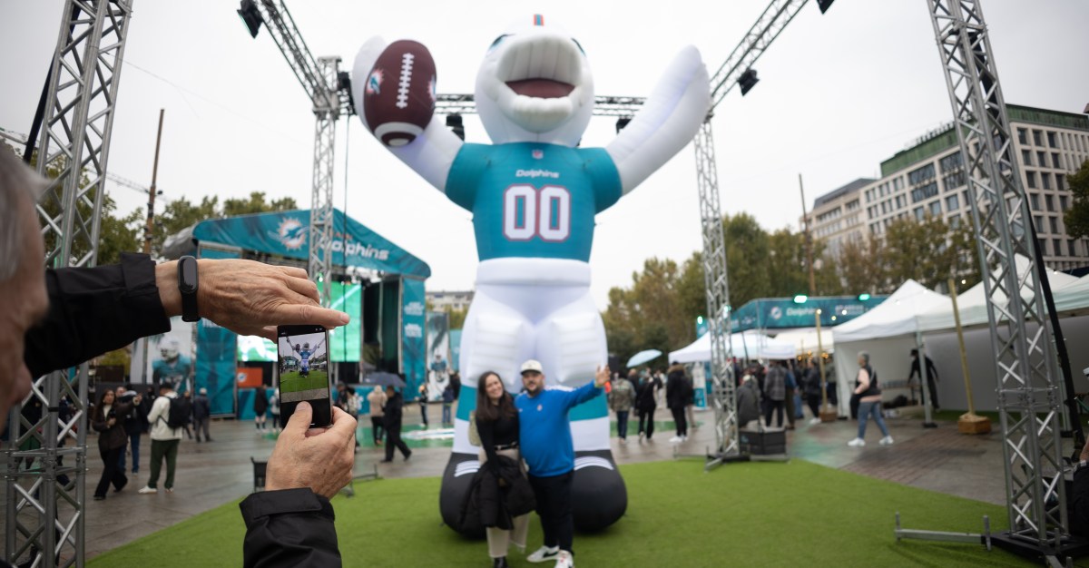 Miami Dolphins News - Previewing Commanders/Dolphins international matchup