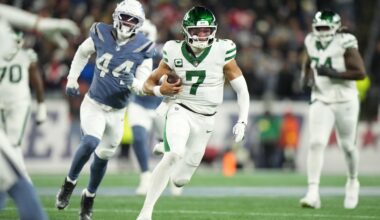 Jets bench starting quarterback after loss to Patriots