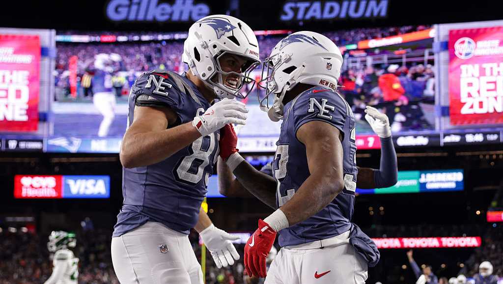 Patriots beat Jets 27-14; Henderson dominates with three TDs
