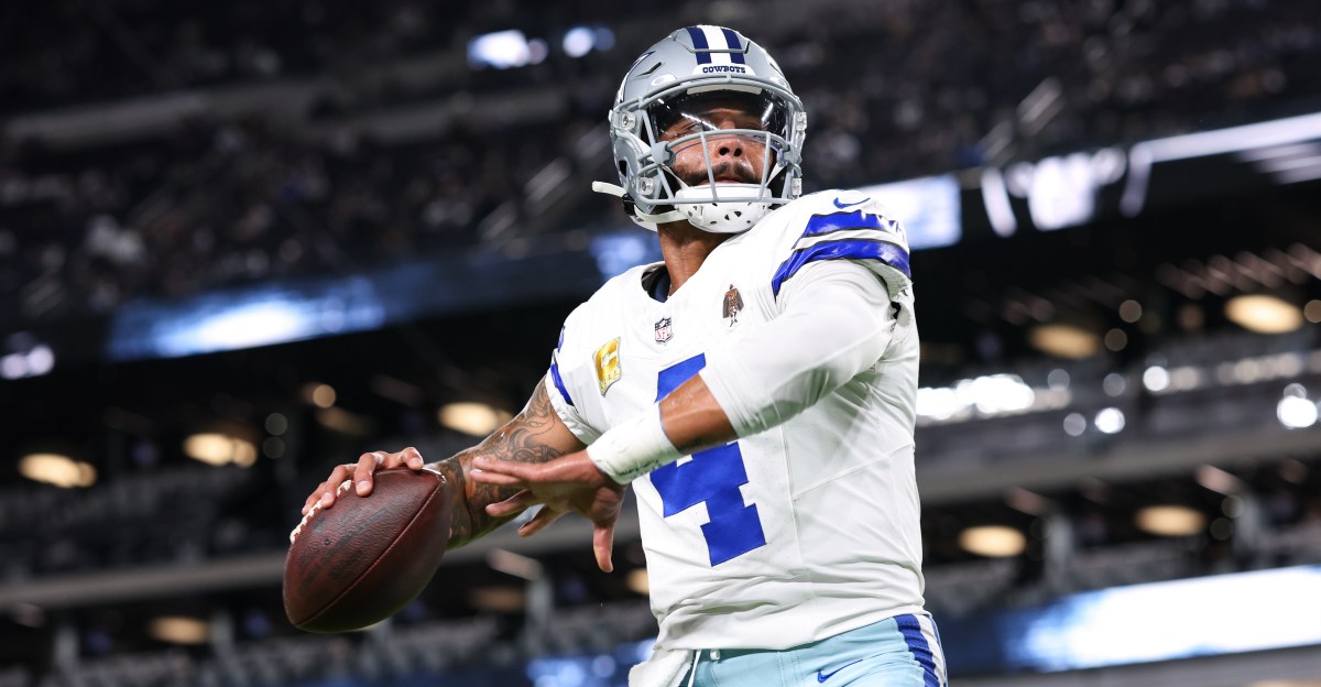 Dallas Cowboys news: Dak Prescott limited in practice with hip issue
