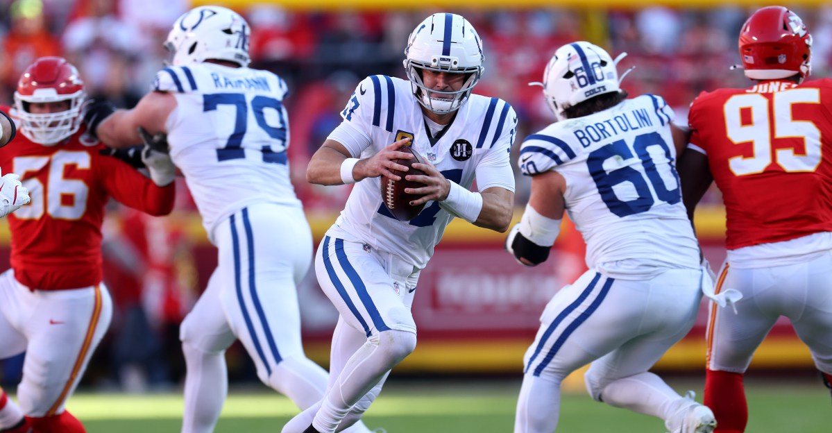 Report: Colts QB Daniel Jones playing through fractured fibula