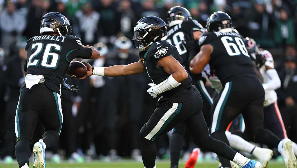 Bears hold early 10-3 lead over Eagles in Black Friday showdown