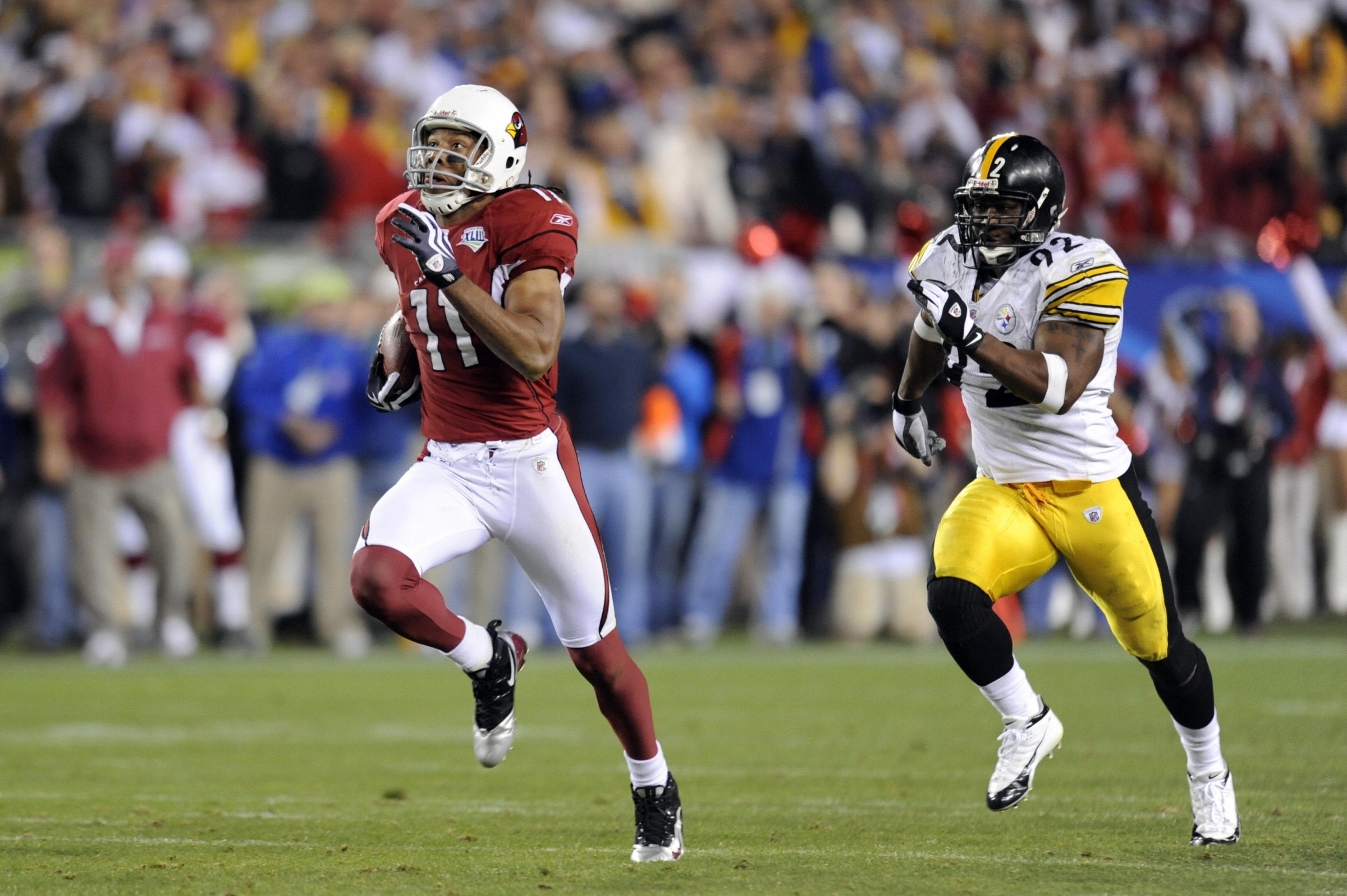 Larry Fitzgerald (#11) of the Arizona Cardinals breaks away from James Harrison (#92) of the Pittsburgh Steelers for a touchdown during Super Bowl XLIII on February 1, 2009 at Raymond James Stadium in Tampa, Florida. The Steelers edged Arizona 27-23 for their sixth Super Bowl title. AFP PHOTO / TIMOTHY A. CLARY (Photo credit should read TIMOTHY A. CLARY/AFP via Getty Images)