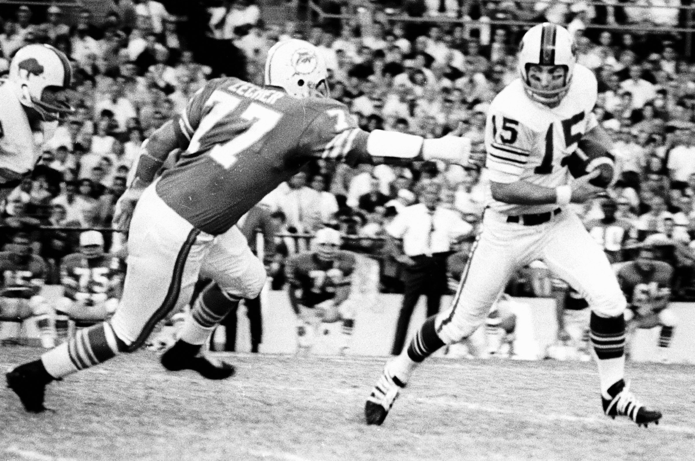Jack Kemp, quarterback for the Buffalo Bills, scrambles against a Miami Dolphin rush, in this NFL game, Miami, FLA, November 1966. (Photo by John Pineda/Getty Images)