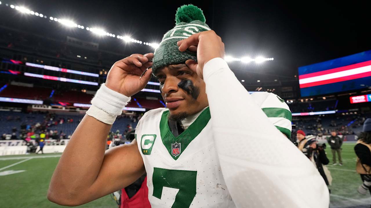 Jets don't want to put QB Justin Fields in 'harm's way' like he's a running back  