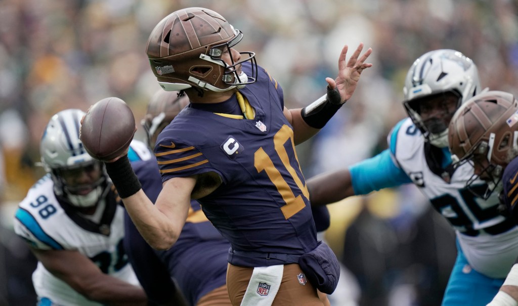 Green Bay Packers quarterback Jordan Love (10) throws downfield.