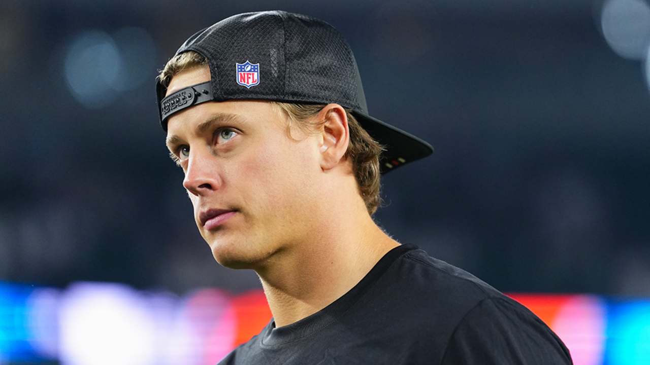 Joe Burrow (toe) questionable to make return vs. Patriots; Bengals' Zac Taylor won't name starting QB