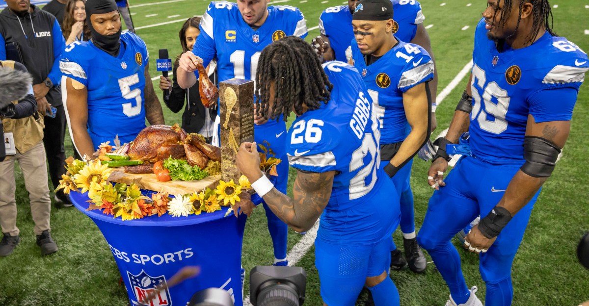 Rams fans get together on Thanksgiving to talk about the NFL