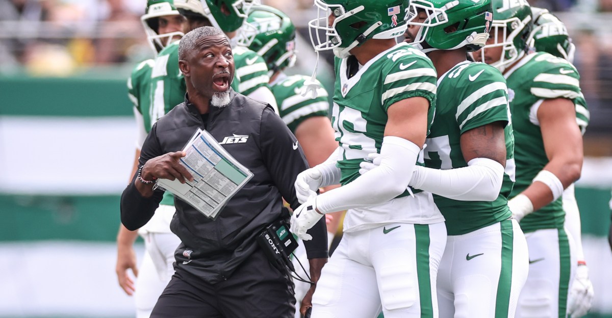 New York Jets News and Rumors: Aaron Glenn hints that Justin Fields might be benched