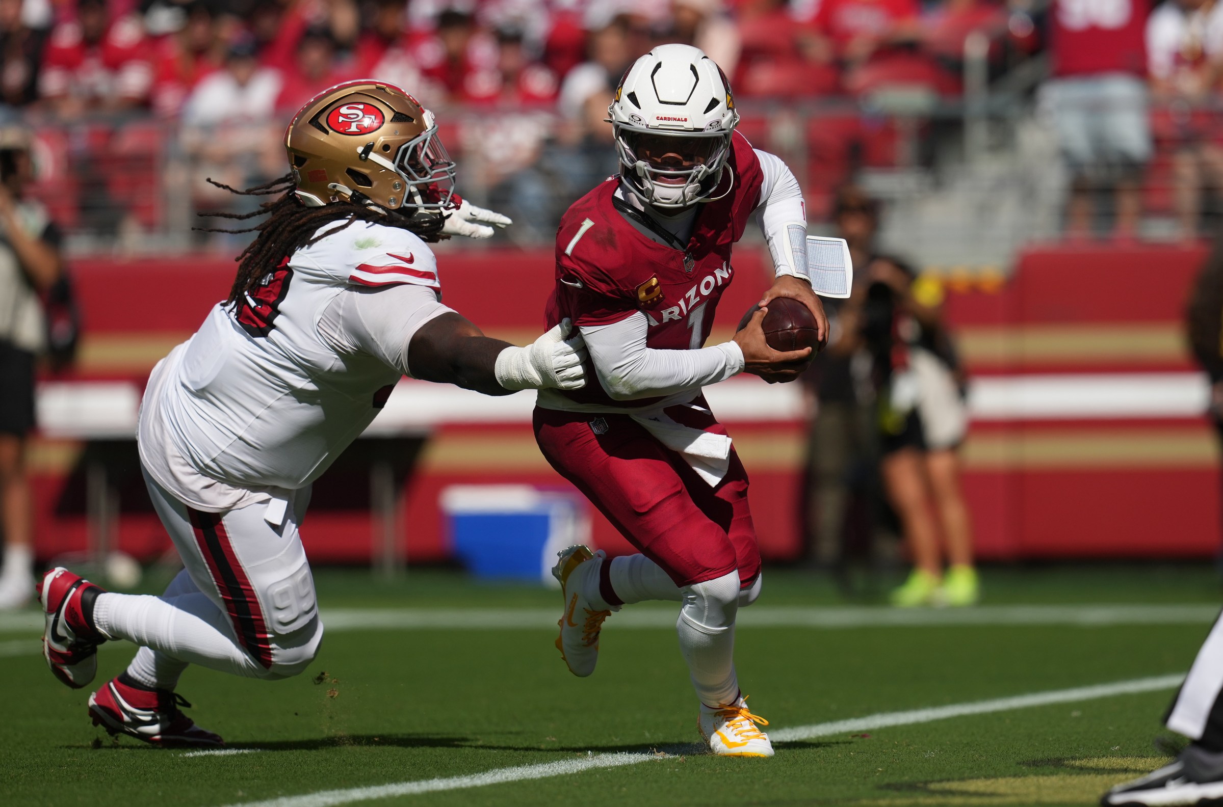 Sep 21, 2025; Santa Clara, California, USA; Arizona Cardinals quarterback Kyler Murray (1) is pressured by San Francisco 49ers defensive end Mykel Williams (98) during the second half at Levi’s Stadium. Mandatory Credit: Cary Edmondson-Imagn Images