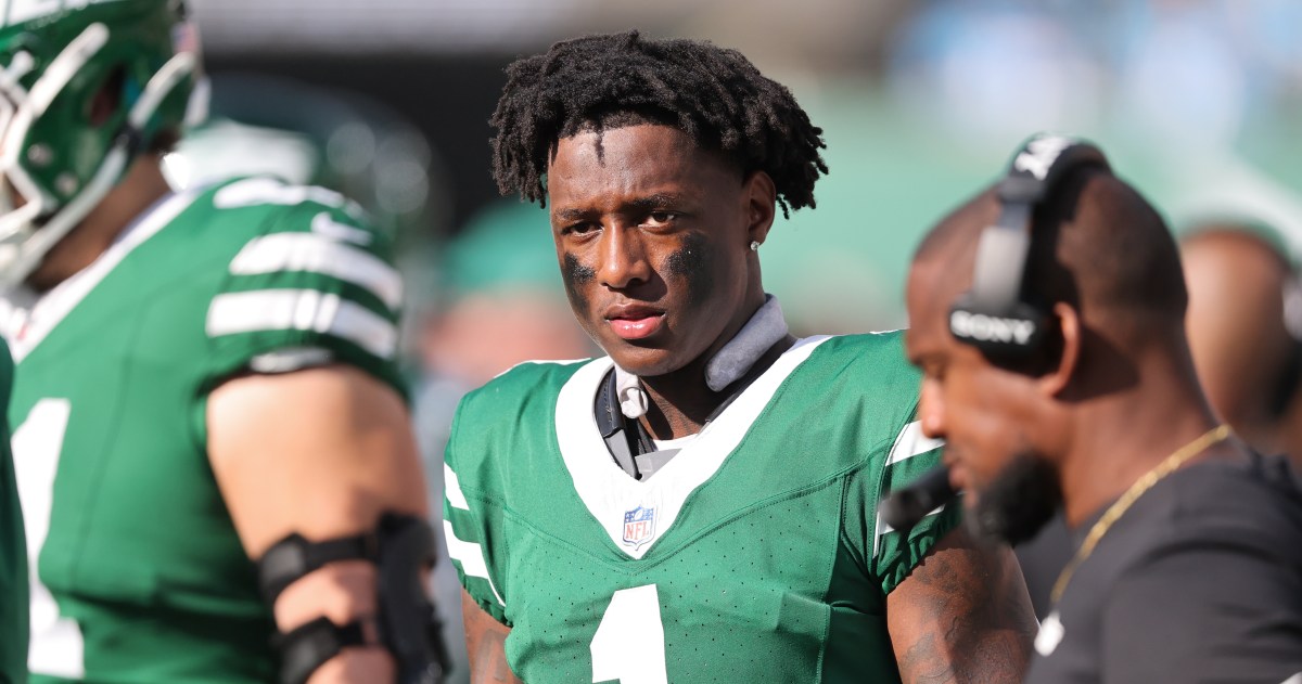 Patriots rivals make pair of blockbusters ahead of NFL trade deadline