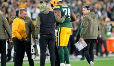 Report: Elgton Jenkins has a fractured leg