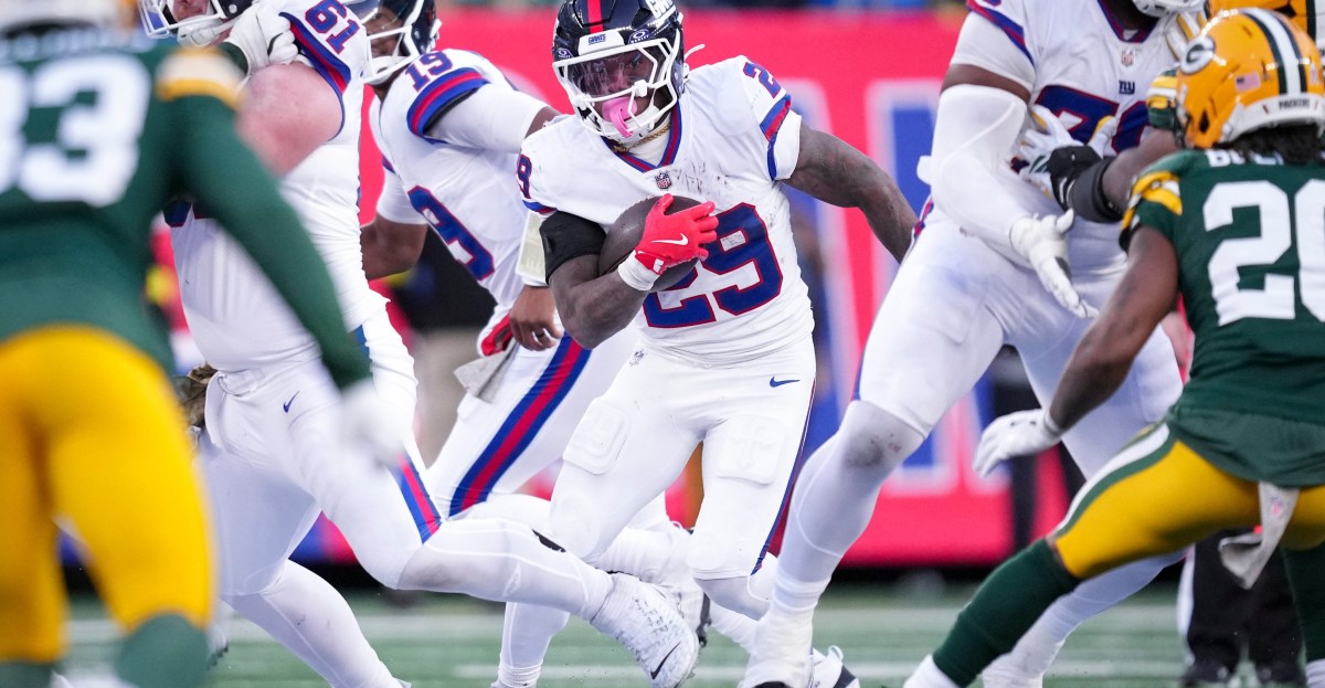 Why did the New York Giants run the ball so well against the Packers?