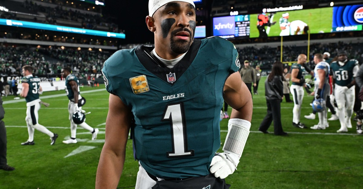 Eagles drama: Derrick Gunn says “a lot of people in that organization are frustrated with the quarterback situation right now”