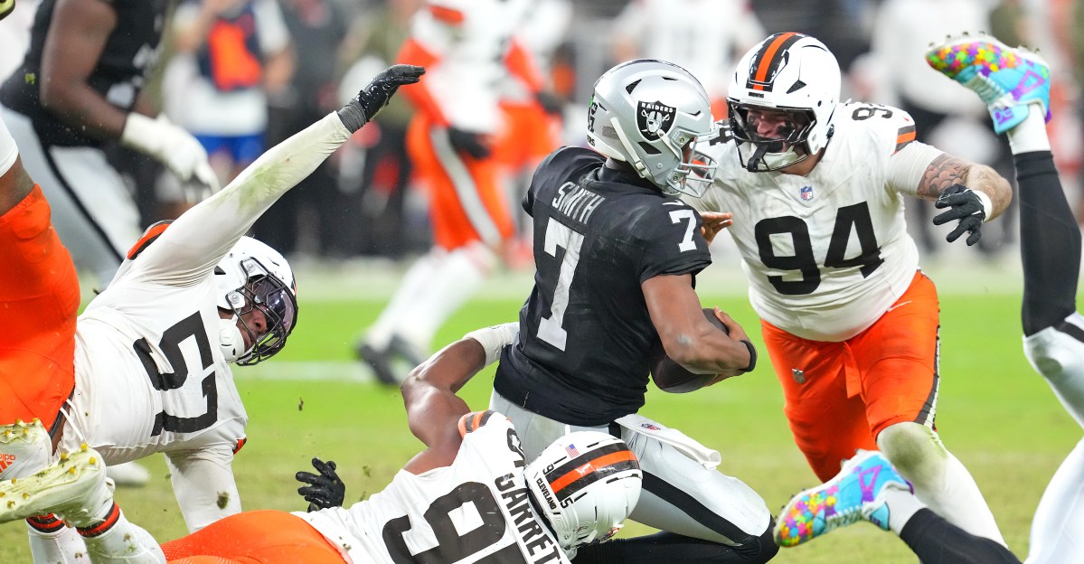 Browns defense dominates with 10 sacks in Week 12 vs Raiders