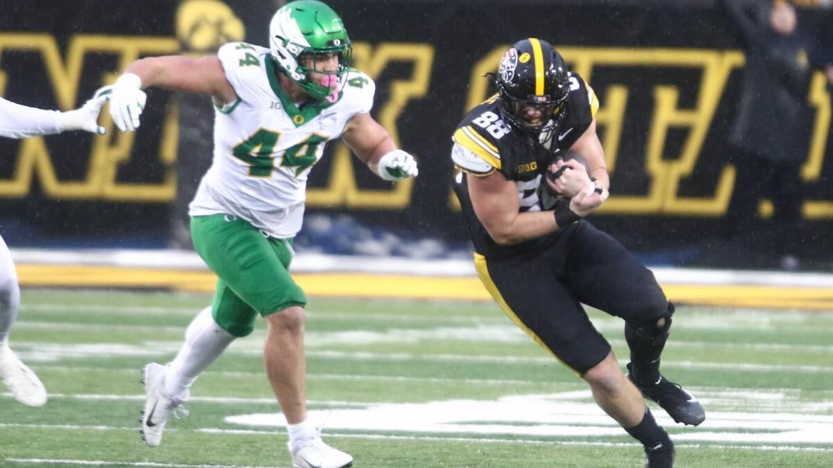 Oregon vs. Iowa live updates, score, game analysis and highlights