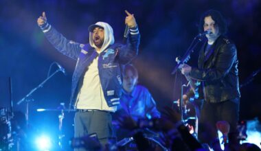 Eminem makes surprise Thanksgiving halftime appearance with Jack White