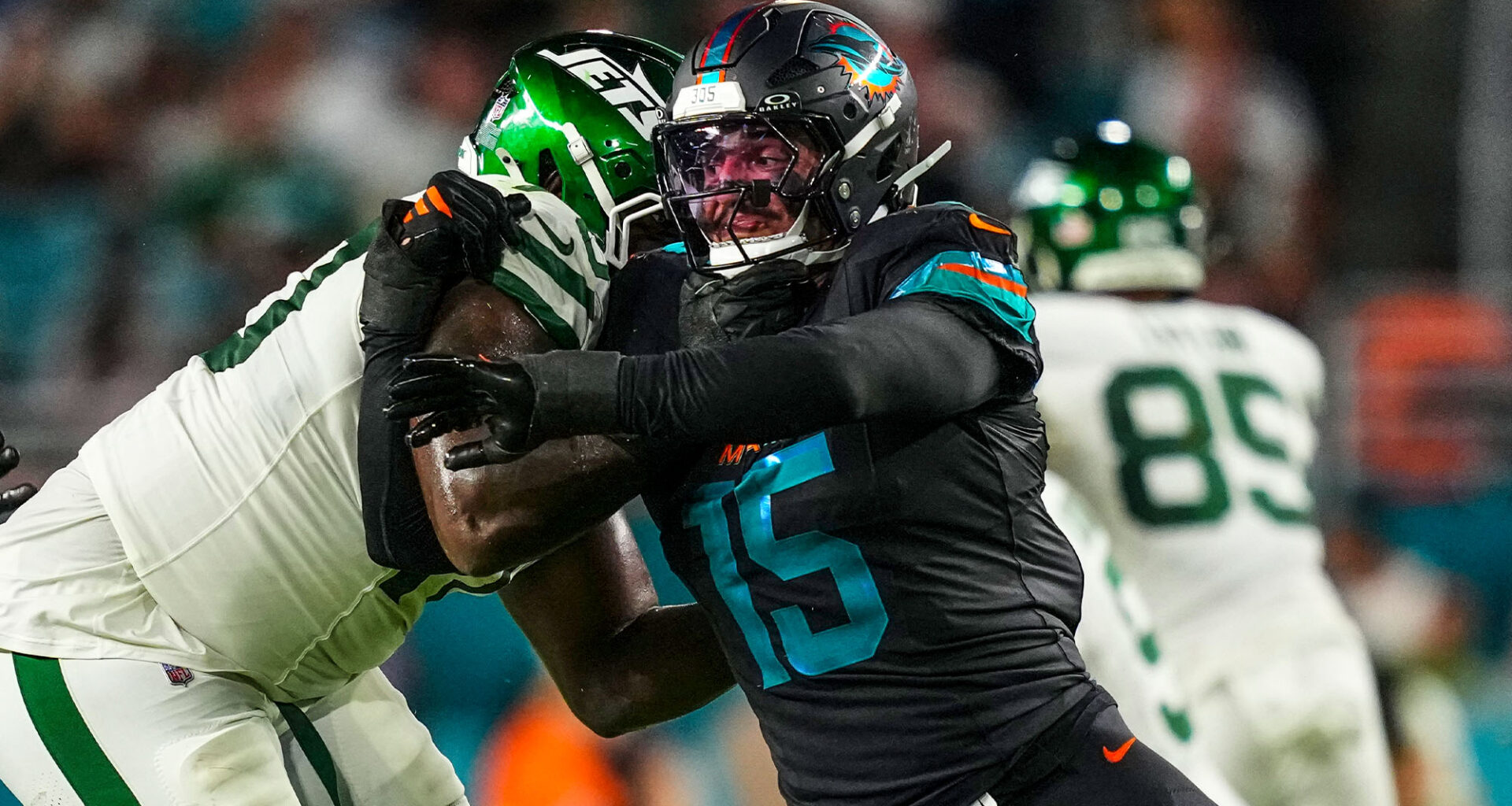 Jets' rival pass rusher tied to Super Bowl champs at deadline