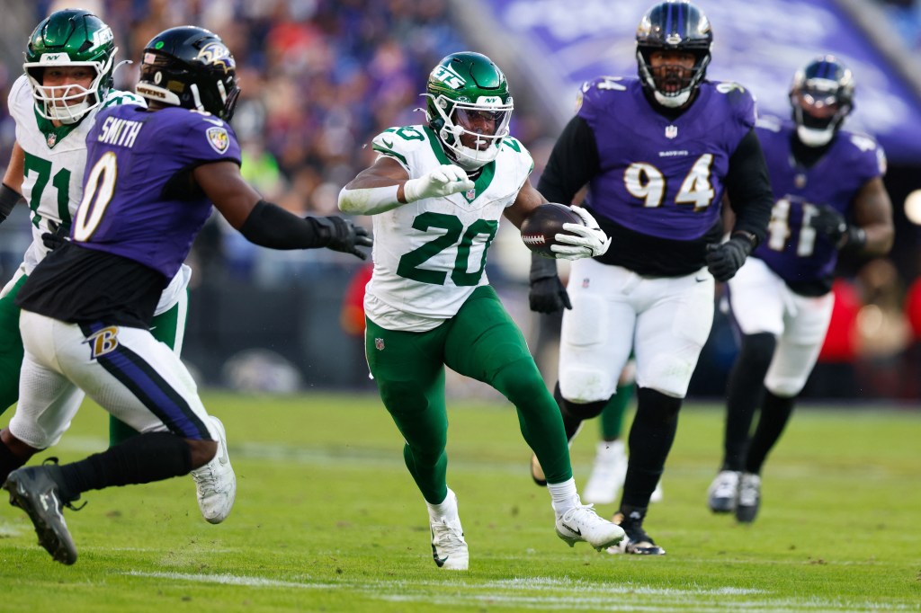Breece Hall runs with the ball during the Jets' Nov. 24 loss to the Ravens.