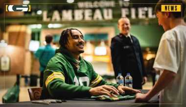 Packers players to sign autographs around town for donations to Salvation Army this holiday season