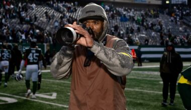 Method Man Plays Celebrity Photographer at New York Jets Game