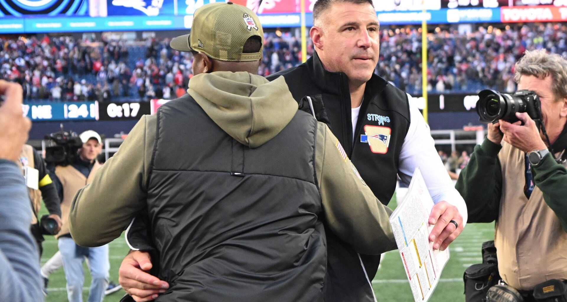 NFL Insider Tabs Mike Vrabel As Midseason Coach Of The Year