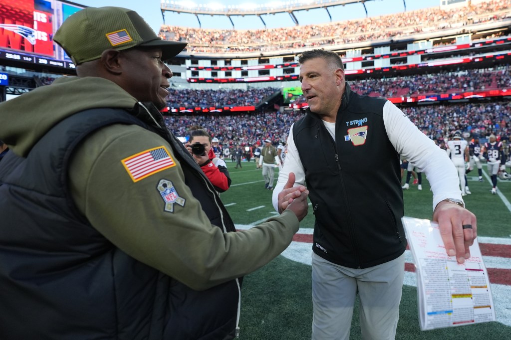 Mike Vrabel greeted Falcons coach Raheem Morris after the Patriots' 24-23 victory on Nov. 2, 2025.