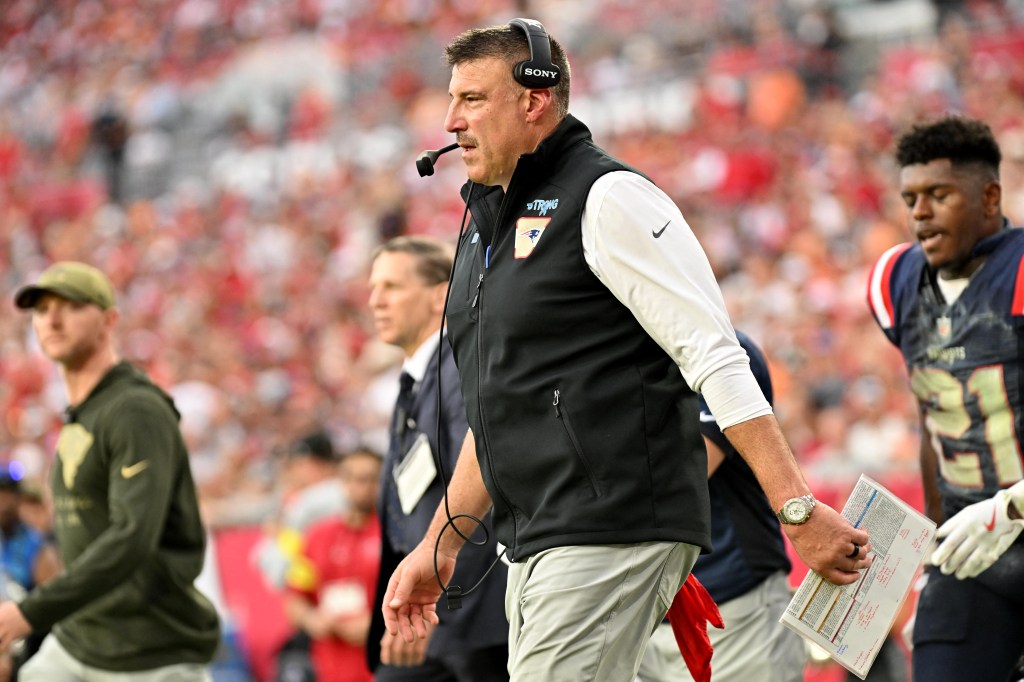 Mike Vrabel and the Patriots improved to 8-2 after a Week 10 victory over the Buccaneers.