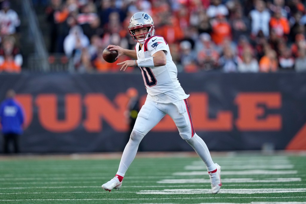 New England Patriots quarterback Drake Maye looks to pass during a game against the Cincinnati Bengals.