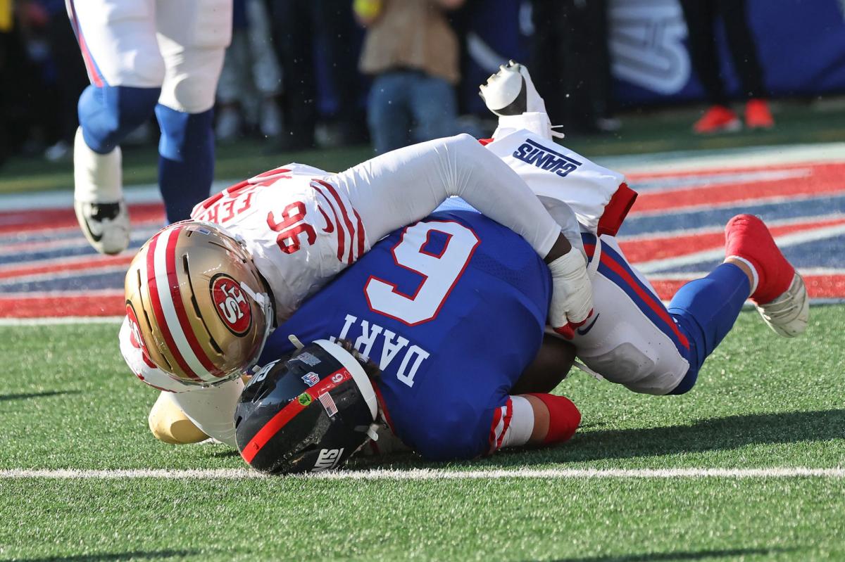 A scary Jaxson Dart play