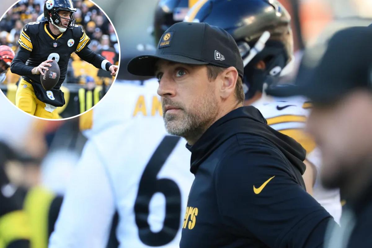 Steelers QB Aaron Rodgers grappling with 'at least three fractures' in wrist
