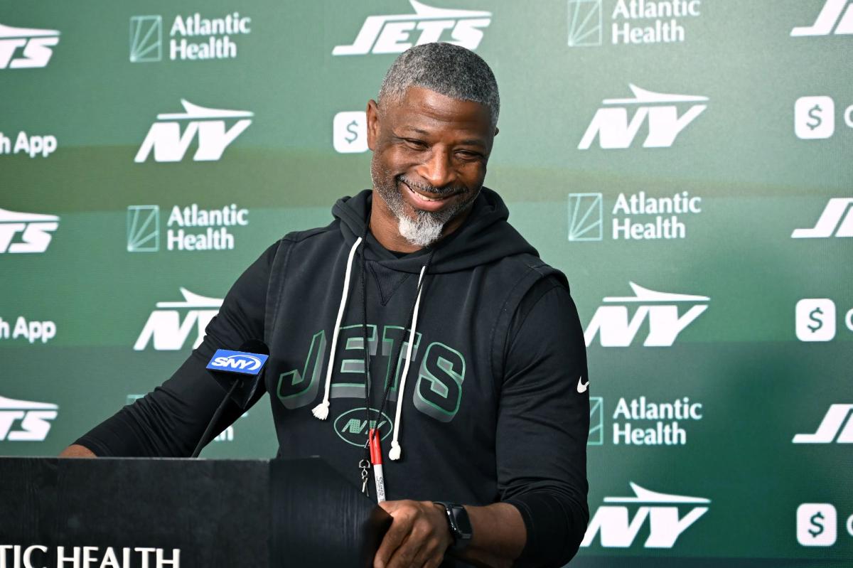 The iconic New York photo Aaron Glenn is using for Jets culture change