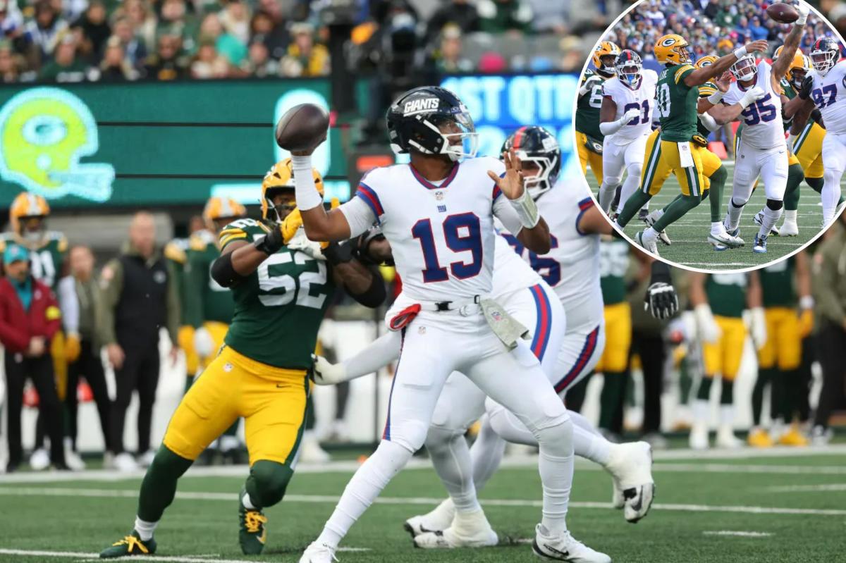 Giants blow another late lead to spoil Mike Kafka's coaching debut