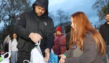 Giants' Jermaine Eluemunor is giving back with 200 turkey donation to families in need